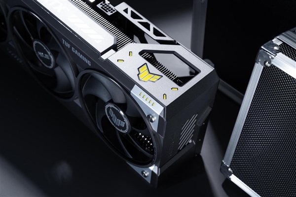 硬核赢战华硕TUF GAMING RTX5080电竞818www威尼斯登录特工强力输出(图5)
