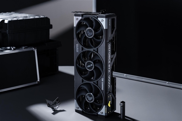 硬核赢战华硕TUF GAMING RTX5080电竞818www威尼斯登录特工强力输出(图4)