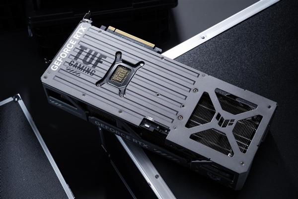 硬核赢战华硕TUF GAMING RTX5080电竞818www威尼斯登录特工强力输出(图6)