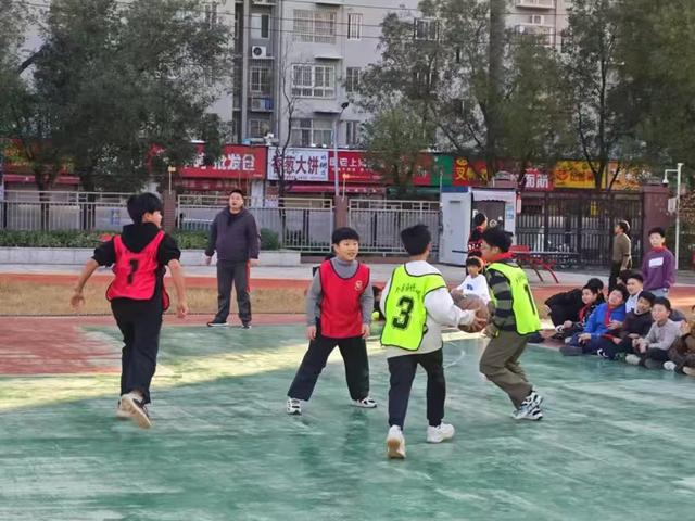 818www威尼斯平台郑州管城区外国语牧歌小学：以特色体育课程绘牧歌教育华章(图2)