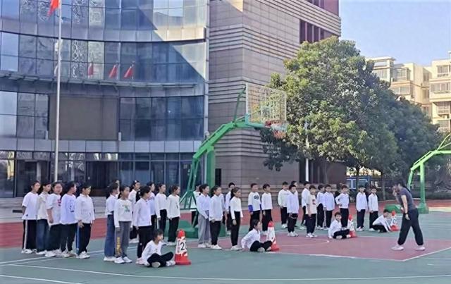 818www威尼斯平台郑州管城区外国语牧歌小学：以特色体育课程绘牧歌教育华章(图1)
