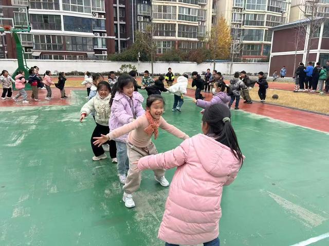 818www威尼斯平台郑州管城区外国语牧歌小学：以特色体育课程绘牧歌教育华章(图3)