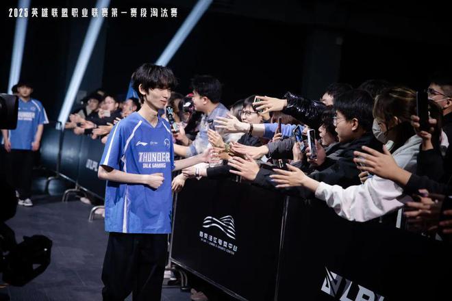 顶尖选手云集曲江电竞中心热血再燃818www威尼斯(图2)