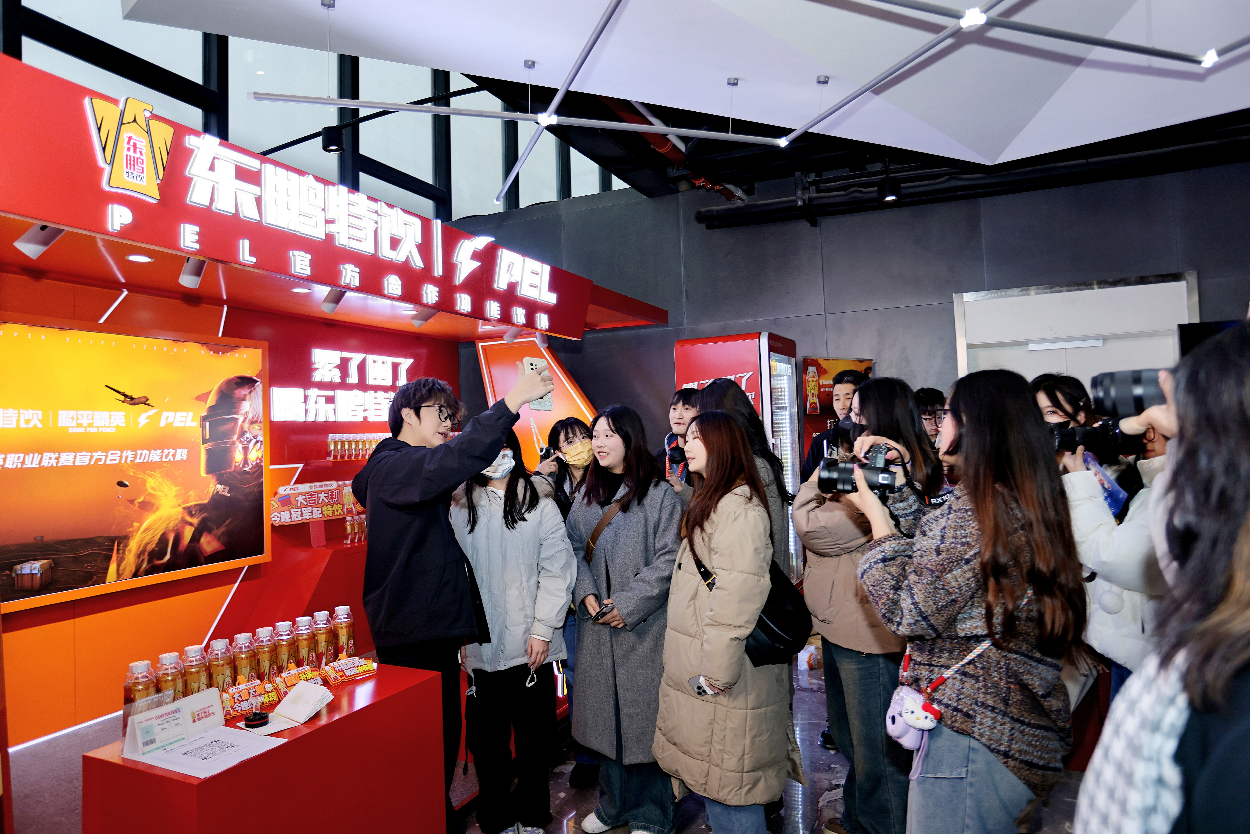 首度携手和平818www威尼斯app精英东鹏特饮电竞能量再扩圈(图3)